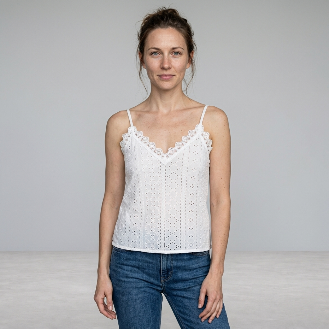 Selene – Elegant lace camisole with a soft feminine touch