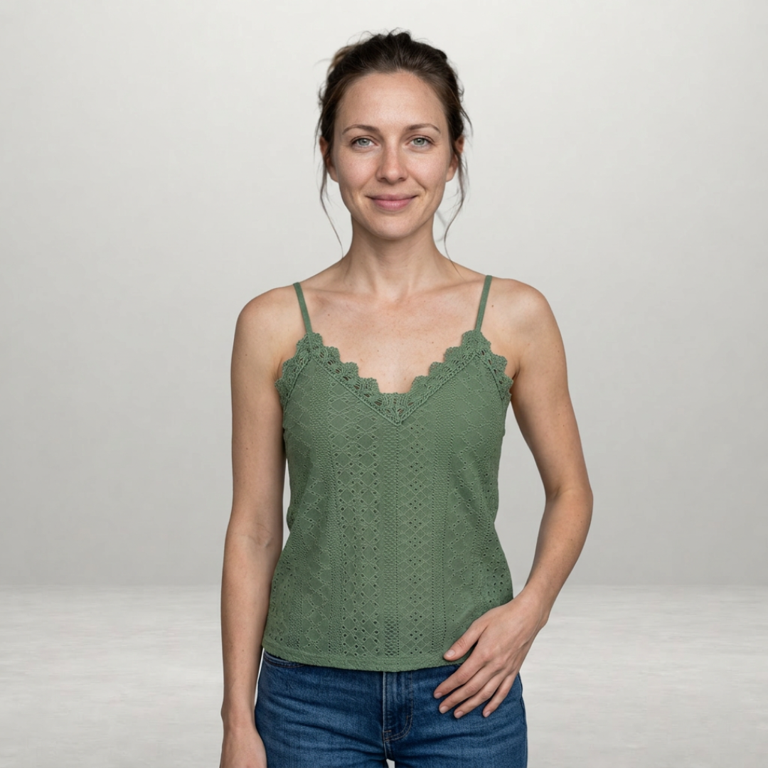 Selene – Elegant lace camisole with a soft feminine touch