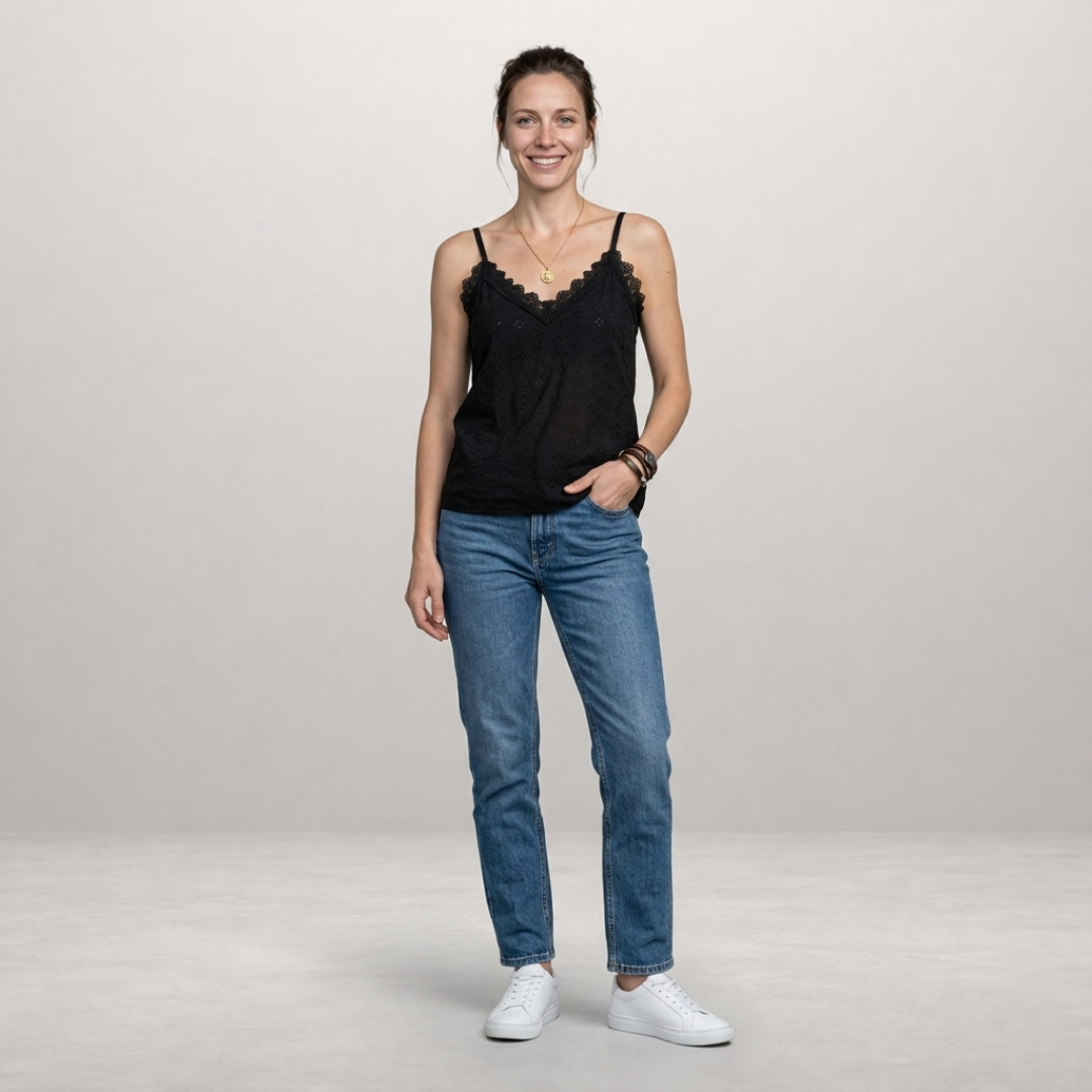 Selene – Elegant lace camisole with a soft feminine touch